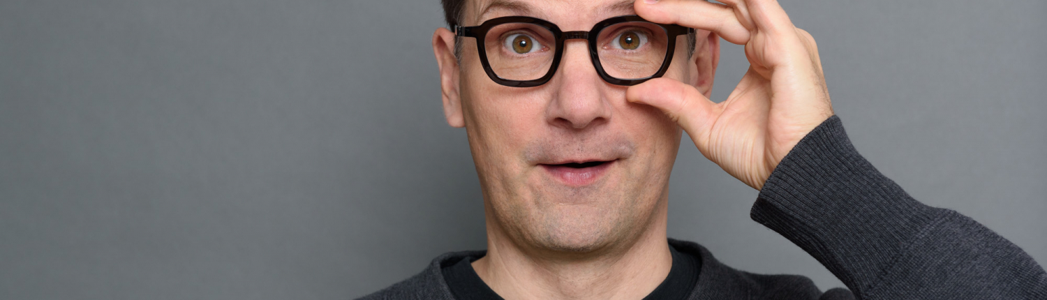 Cornelius Filipski fokussiert die Brille